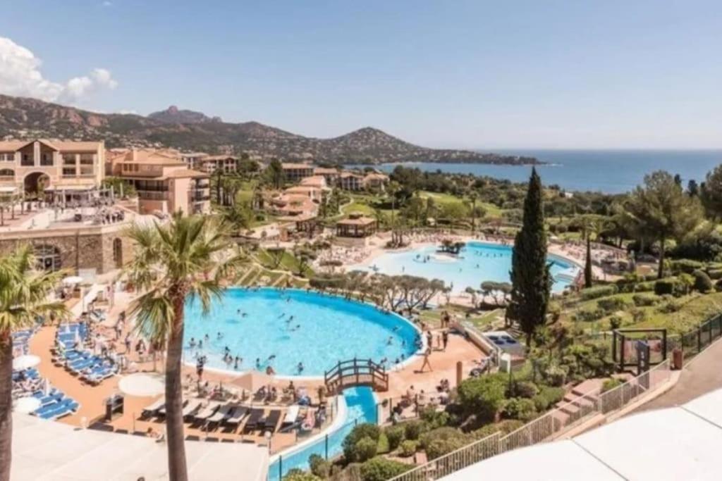 Superbe Appartement Village Cap Esterel 4P Climatise Saint-Raphaël Екстериор снимка