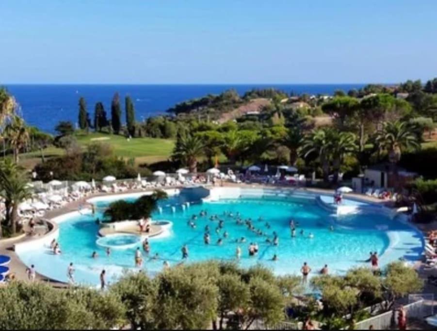 Superbe Appartement Village Cap Esterel 4P Climatise Saint-Raphaël Екстериор снимка